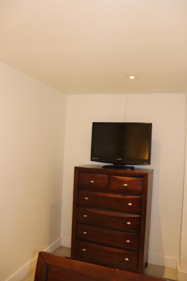 On Hollywood Beach - Affordable Two Bedrooms Sleeps 6 With Two Bathrooms Дания-Бич Экстерьер фото