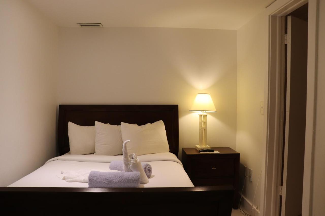 On Hollywood Beach - Affordable Two Bedrooms Sleeps 6 With Two Bathrooms Дания-Бич Экстерьер фото