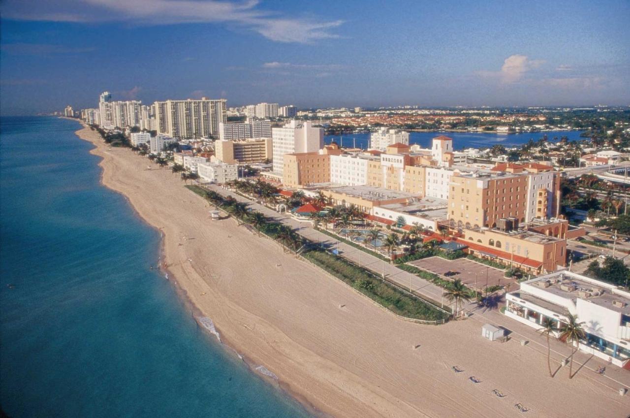 On Hollywood Beach - Affordable Two Bedrooms Sleeps 6 With Two Bathrooms Дания-Бич Экстерьер фото