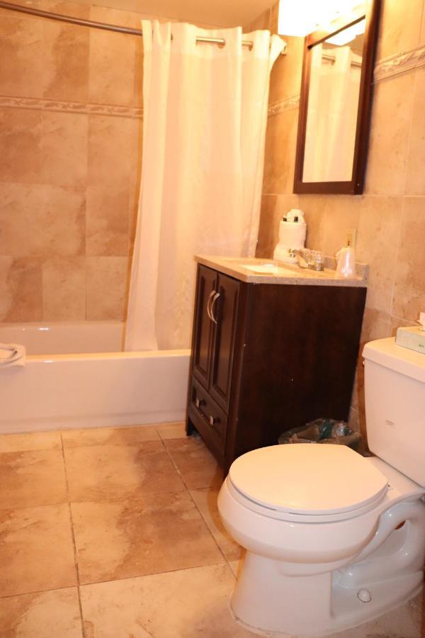 On Hollywood Beach - Affordable Two Bedrooms Sleeps 6 With Two Bathrooms Дания-Бич Экстерьер фото