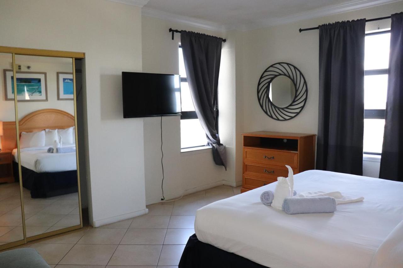 On Hollywood Beach - Affordable Two Bedrooms Sleeps 6 With Two Bathrooms Дания-Бич Экстерьер фото